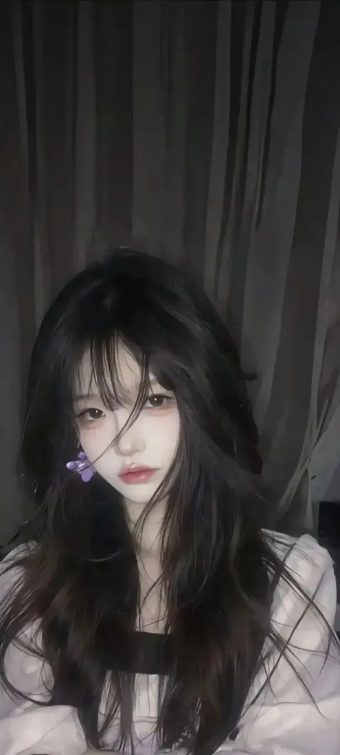 暗黑系美女手机壁纸｜深色背景图片 - 紫色发饰浅衣「哲风壁纸」