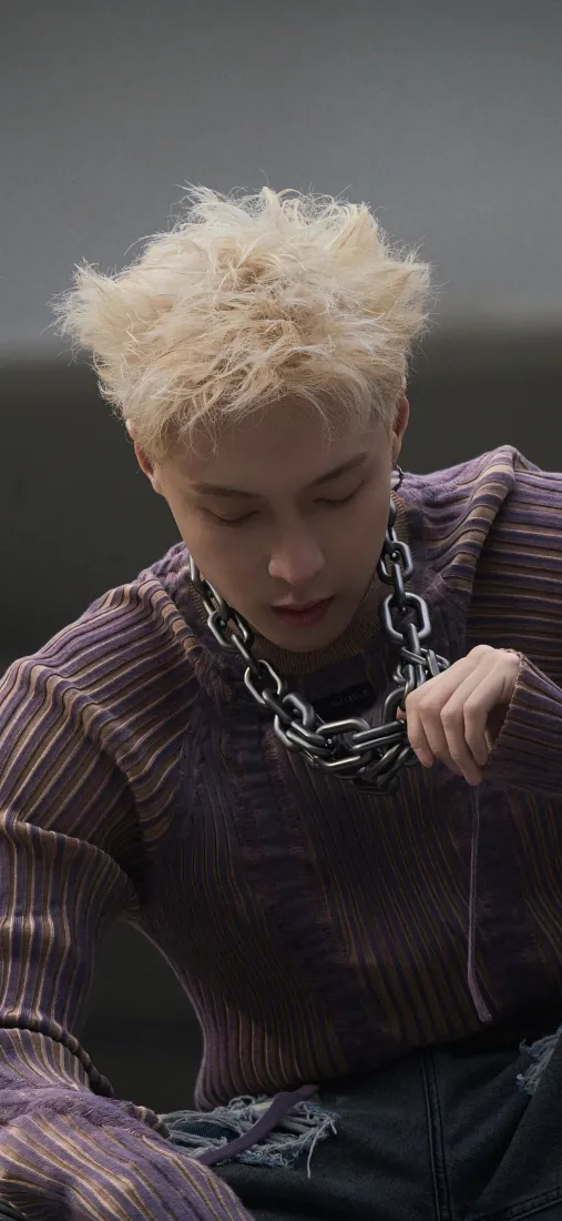 张艺兴手机壁纸｜紫色毛衣背景图 - 链子金发帅气「哲风壁纸」