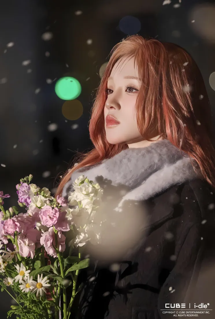 宋雨琦手机壁纸｜下雪背景图 - 花束红发冬装「哲风壁纸」