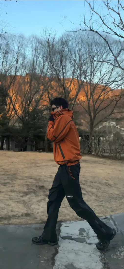 白敬亭手机壁纸｜户外黄昏山景背景 - 大长腿「哲风壁纸」