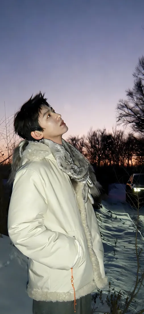 白敬亭手机壁纸｜雪地背景图片 - 冬季黄昏「哲风壁纸」