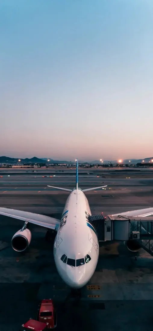 客机手机壁纸｜机场背景图片 - 黄昏停机坪「哲风壁纸」