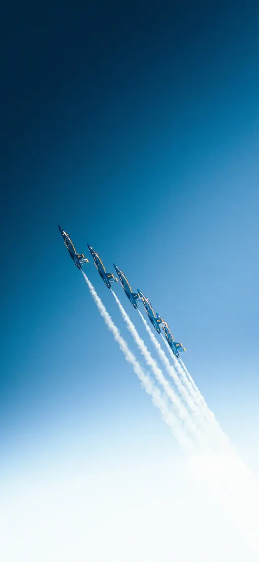 战机编队手机壁纸｜蓝天背景图片 - 军事飞行表演「哲风壁纸」