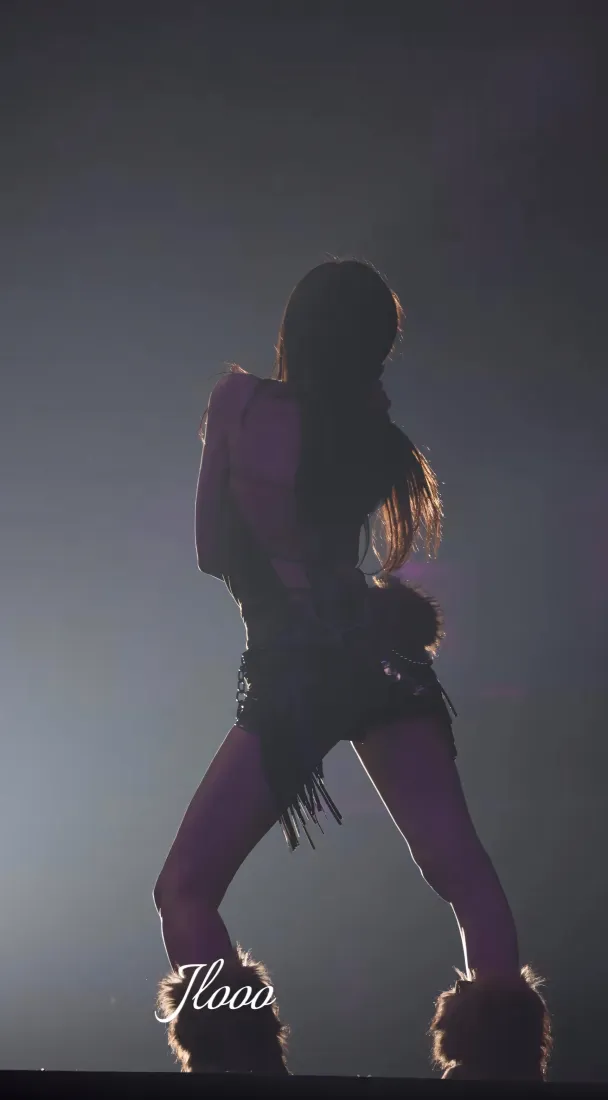 吉赛尔手机壁纸｜舞台背景图片 - 舞蹈背影「哲风壁纸」