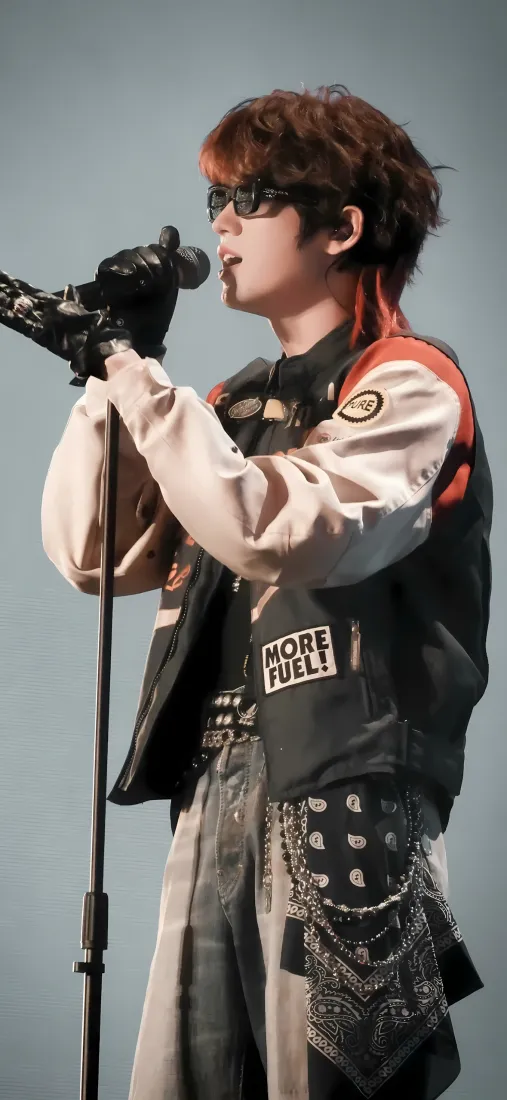 宋亚轩手机壁纸｜舞台背景图 - 机车服潮流造型「哲风壁纸」