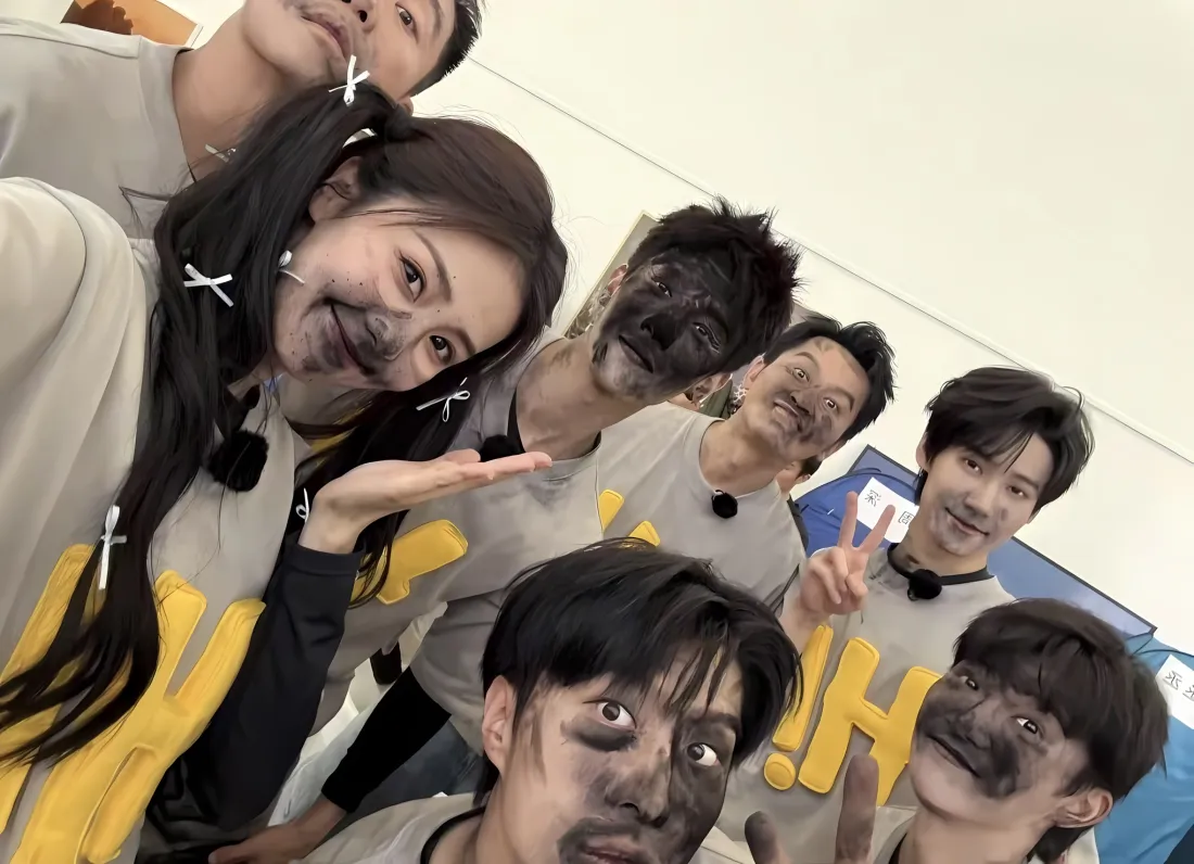 2k奔跑吧大合照壁纸｜综艺嘉宾背景 - 搞怪合影「哲风壁纸」