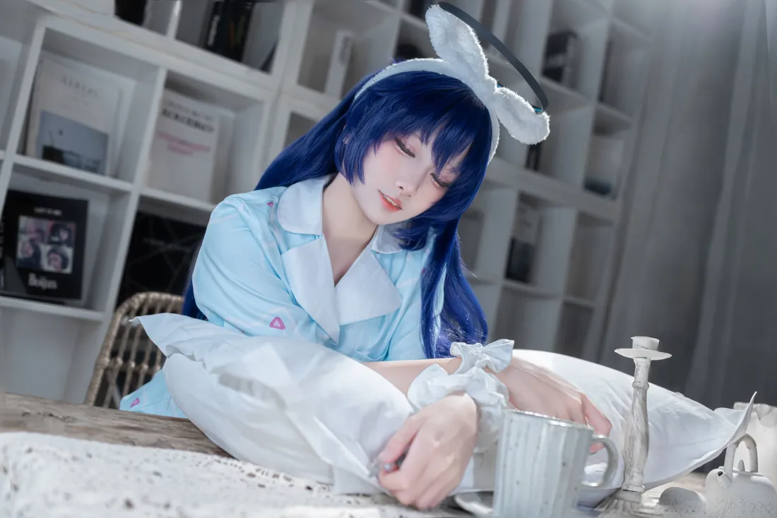 8k碧蓝档案cosplay壁纸｜室内背景图片 - 蓝发角色「哲风壁纸」