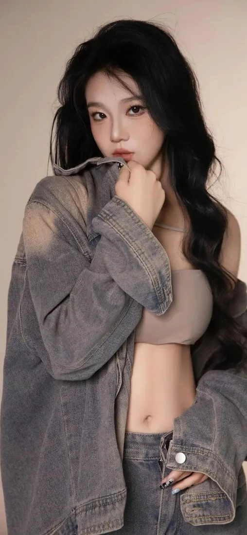 美女手机壁纸｜时尚背景图 - 灰色牛仔外套露脐「哲风壁纸」