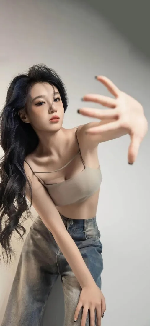 长发美女手机壁纸｜简约背景图片 - 时尚穿搭「哲风壁纸」