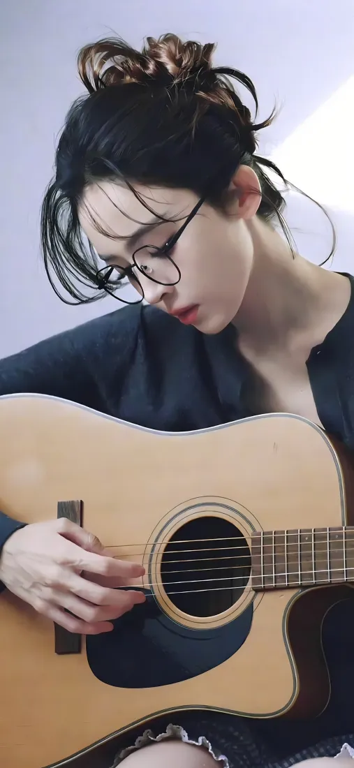 古力娜扎手机壁纸｜吉他弹奏背景图片 - 丸子头眼镜「哲风壁纸」