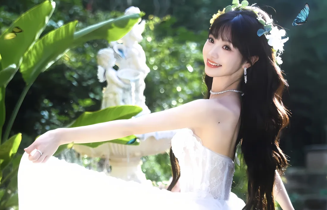 2k田曦薇壁纸｜清新背景图片 - 白色连衣裙绿植「哲风壁纸」