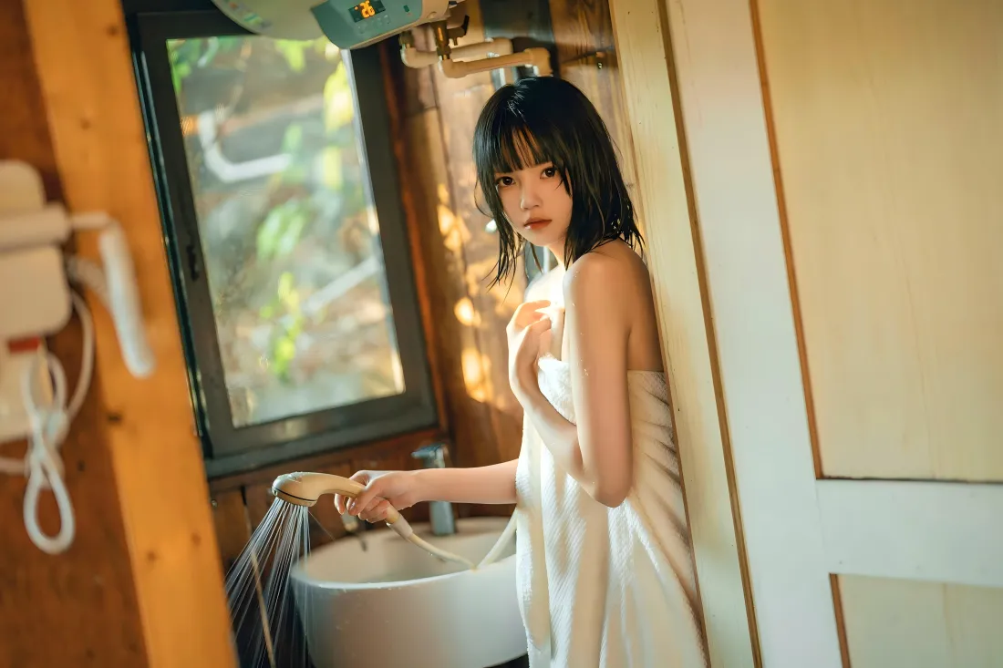 7k白衣美女壁纸｜浴室背景图片 - 清新写真「哲风壁纸」