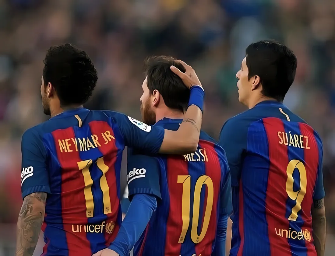 2k梦三巴萨壁纸｜足球背景图片 - 三人背影「哲风壁纸」