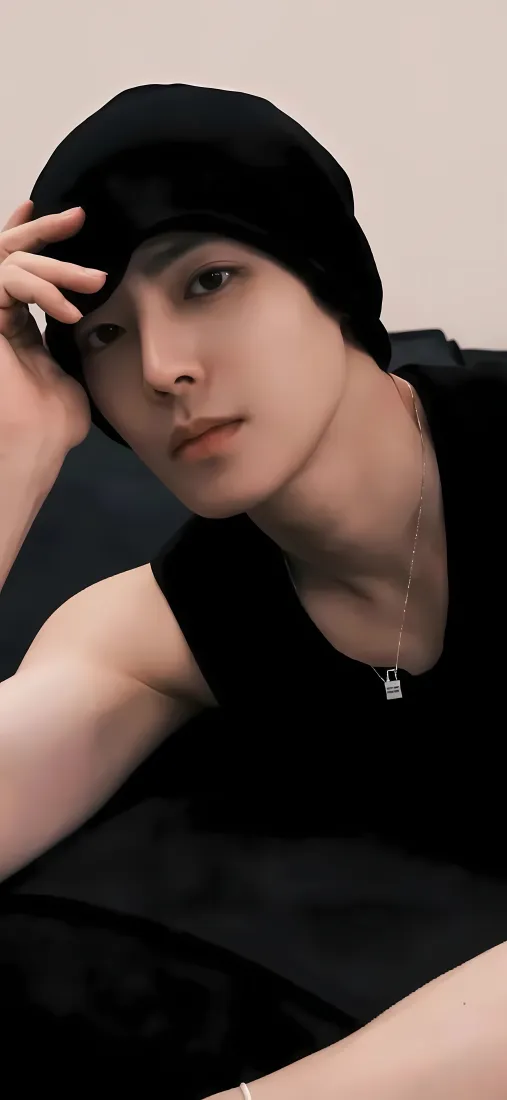 侯明昊手机壁纸｜黑背心背景图片 - 酷帅帅哥「哲风壁纸」