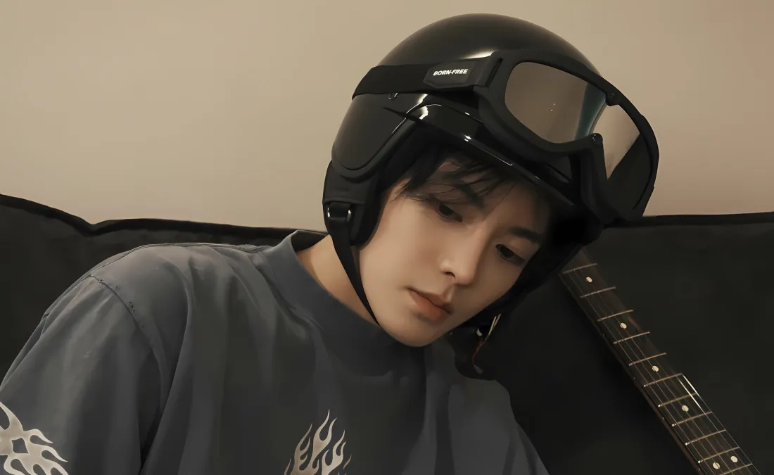 2k侯明昊壁纸｜室内背景图 - 头盔吉他「哲风壁纸」