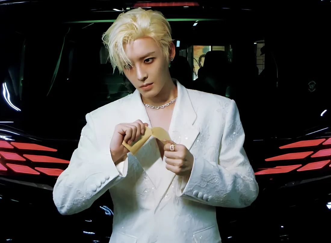 2k侯明昊壁纸｜汽车背景图片 - 白西服金发帅气「哲风壁纸」