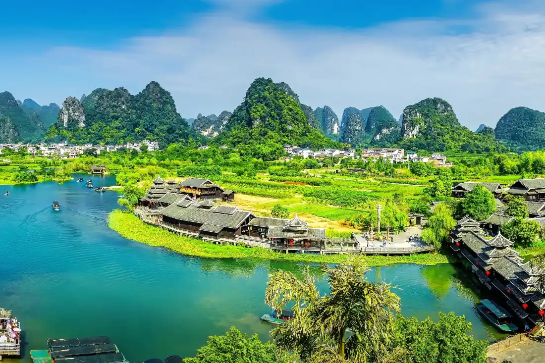 2k桂林山水壁纸｜自然风景背景图片 - 漓江村落风光「哲风壁纸」