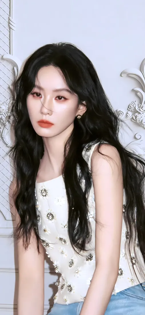 刘诗诗手机壁纸｜欧式背景图片 - 时尚穿搭「哲风壁纸」