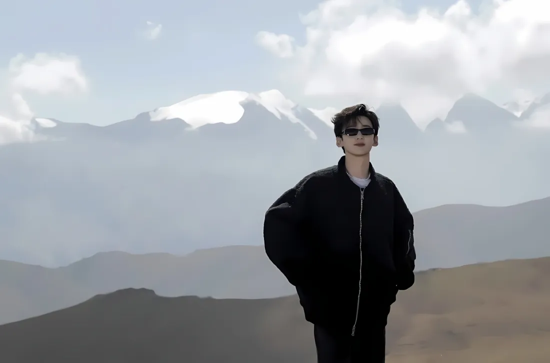 2k白敬亭壁纸｜雪山背景图片 - 墨镜穿搭「哲风壁纸」