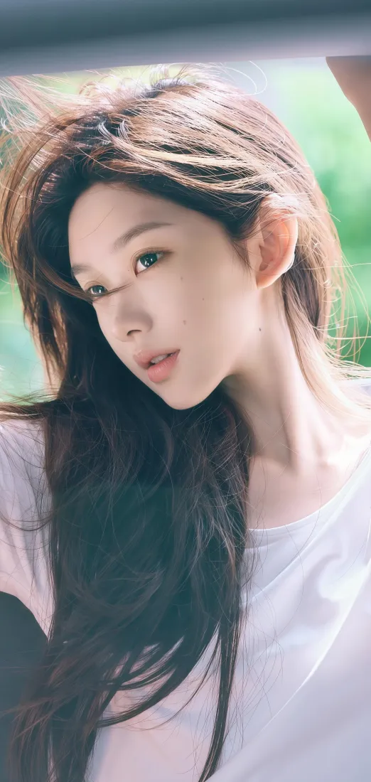 长发美女手机壁纸｜车内清新背景 - Ios 白衣美女「哲风壁纸」