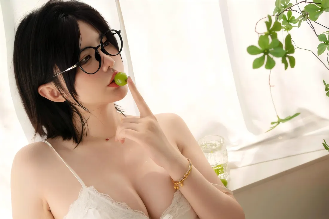 10k黑框眼镜美女壁纸｜居家绿植背景图 - 清新生活「哲风壁纸」