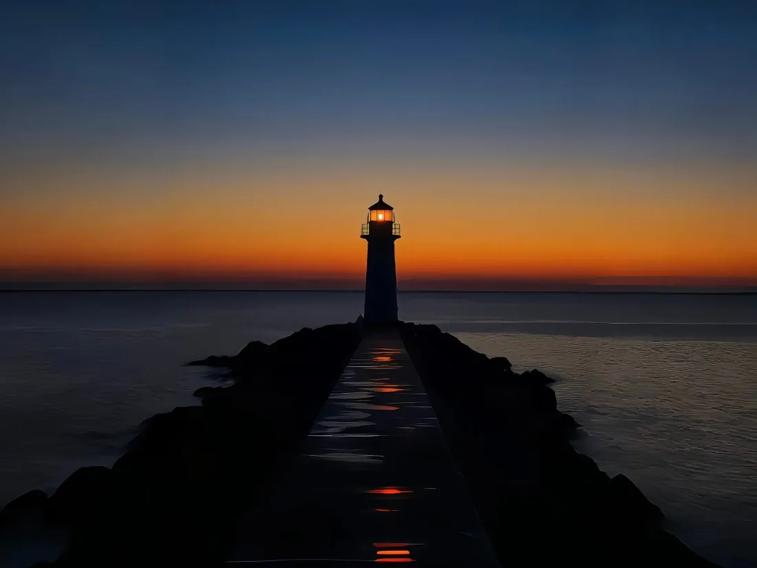 2k灯塔壁纸｜黄昏海面背景图片 - 宁静海岸「哲风壁纸」