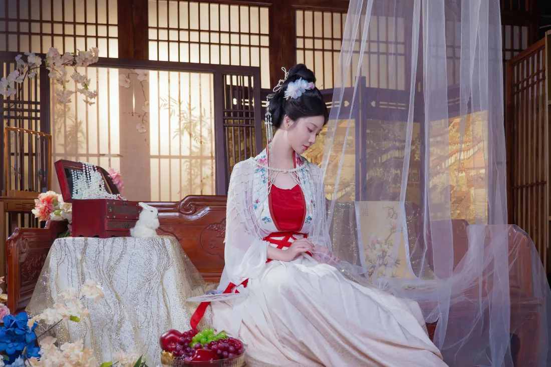 3k广寒仙子壁纸｜古风室内背景图片 - 纱帐花卉汉服「哲风壁纸」