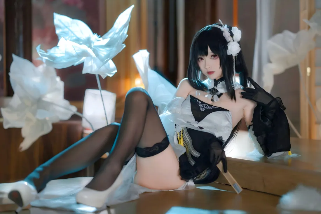 5k女仆cos壁纸｜黑丝美女背景图片 - 精致妆容坐姿「哲风壁纸」