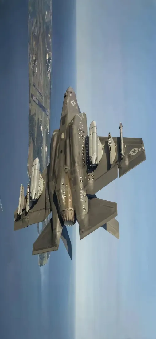 F-35战斗机手机壁纸｜蓝天背景图 - 空军飞机飞行「哲风壁纸」