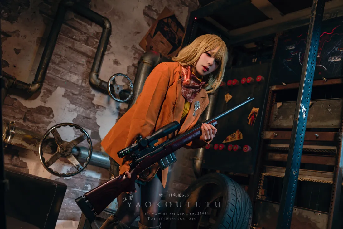 8k金发少女黑丝壁纸｜复古工业背景图片 - 枪械写真「哲风壁纸」