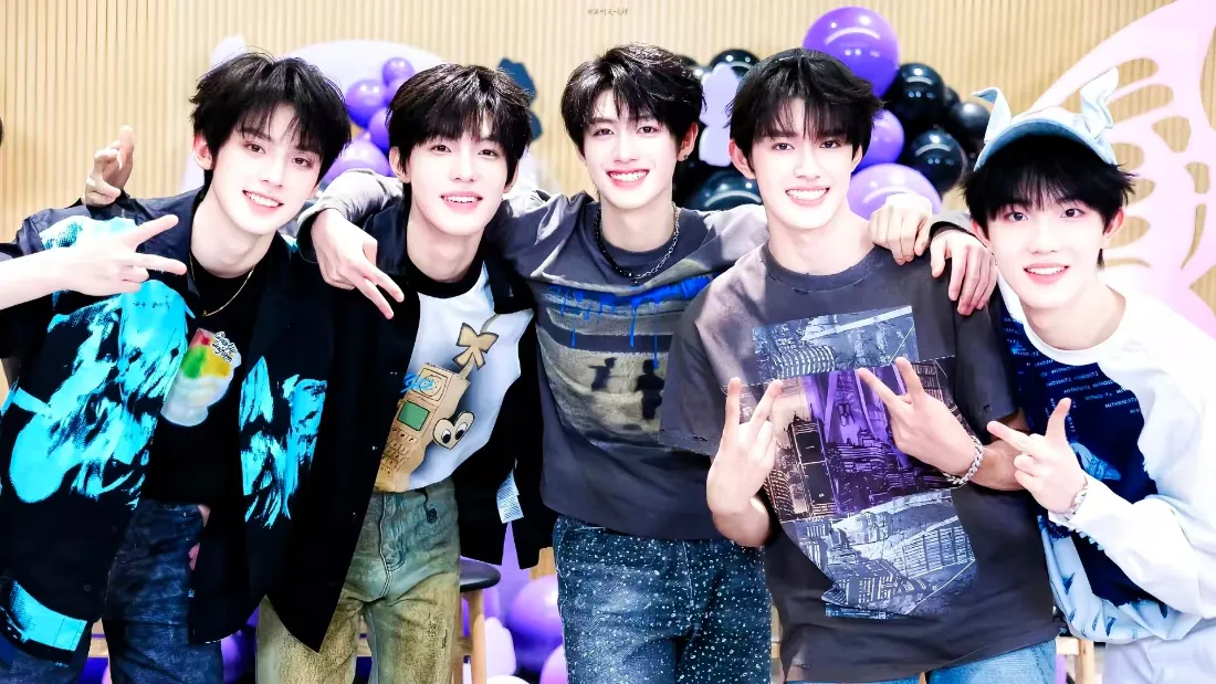 2k男团合照壁纸｜紫色气球背景 - 潮流帅哥「哲风壁纸」