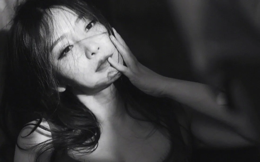 2k哭泣女神壁纸｜黑白背景图片 - 艺术人像「哲风壁纸」