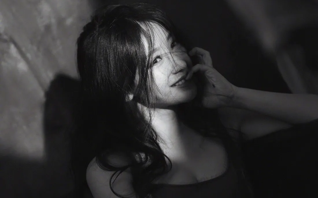 2k女神黑白壁纸｜光影背景图片 - 艺术人像「哲风壁纸」