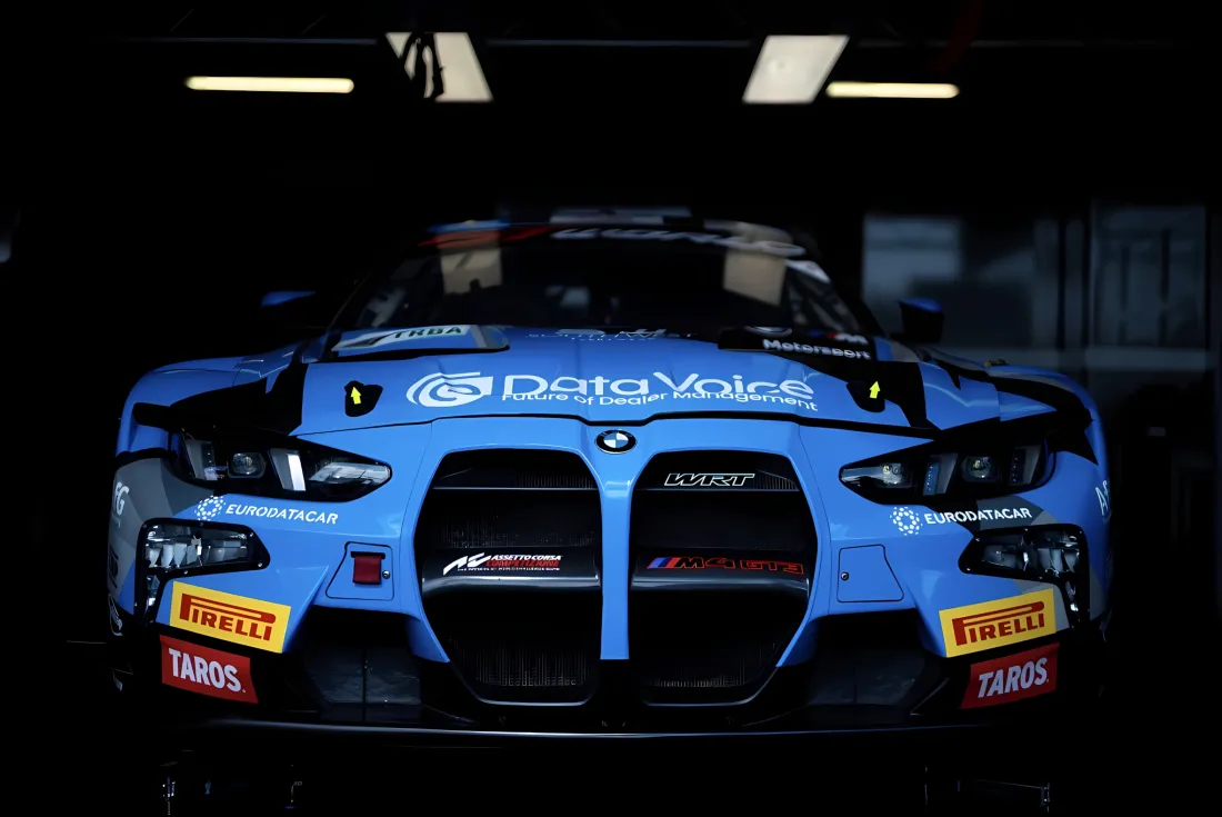 2k宝马M4GT3壁纸｜车库背景图片 - 赛车「哲风壁纸」