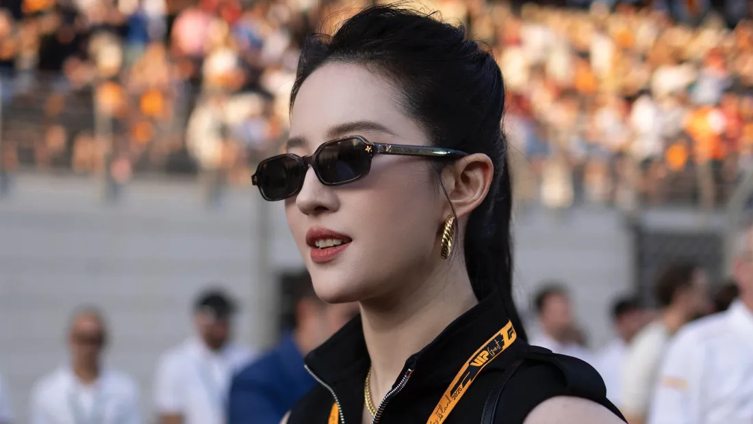 2k刘亦菲壁纸｜活动现场背景图片 - 墨镜时尚穿搭「哲风壁纸」