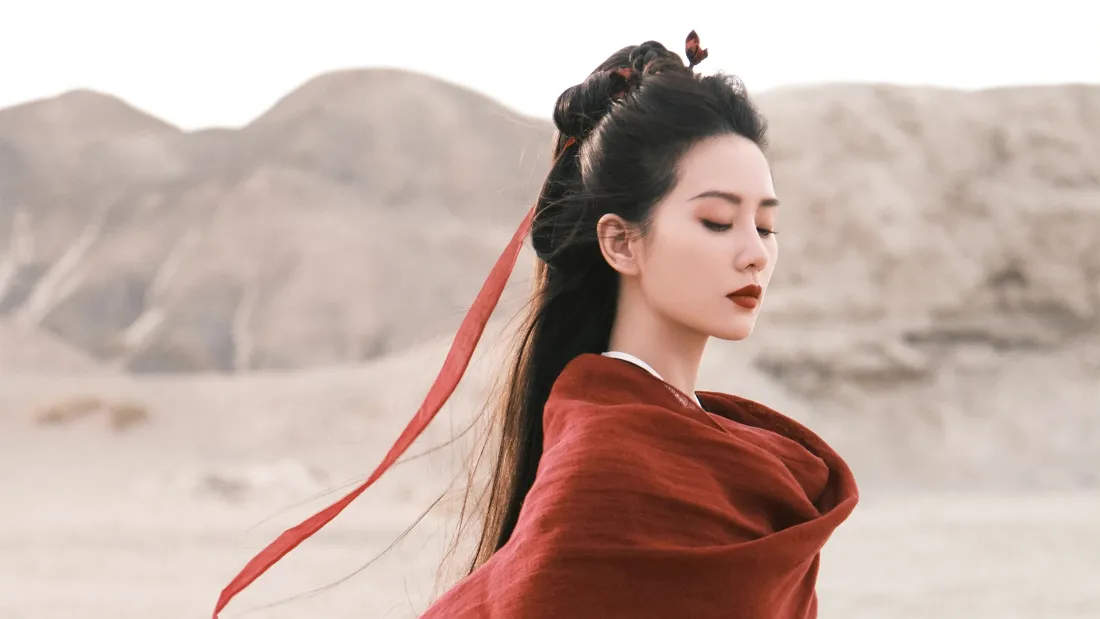 2k刘诗诗壁纸｜沙漠背景图片 - 红衣古风飒「哲风壁纸」