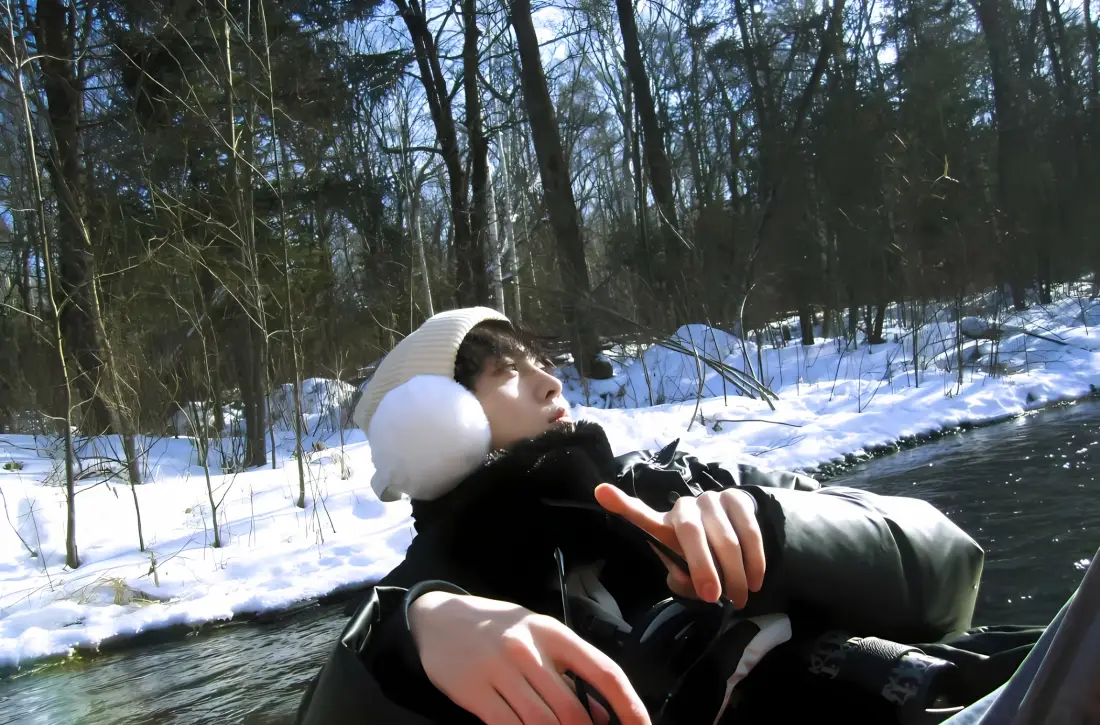 2k田栩宁壁纸｜雪地湖水背景图片 - 冬日森林阳光「哲风壁纸」