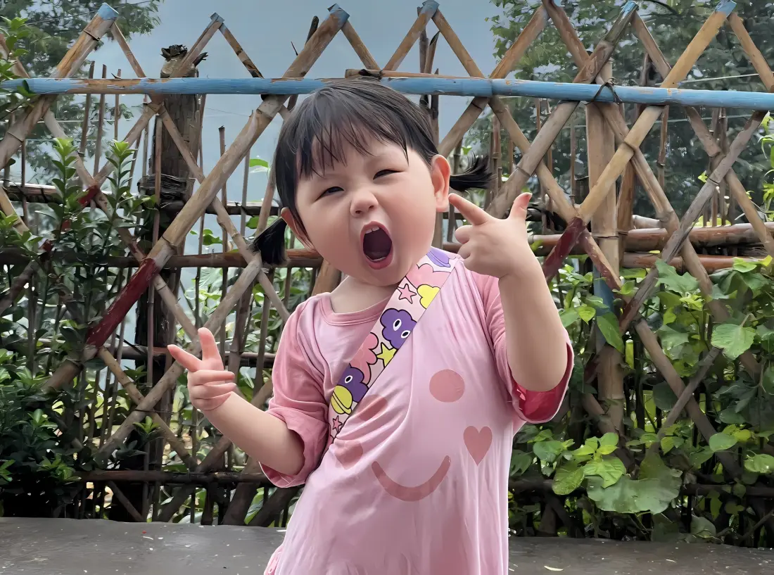 2k瑶一瑶壁纸｜户外绿植背景图片 - 可爱萌娃「哲风壁纸」