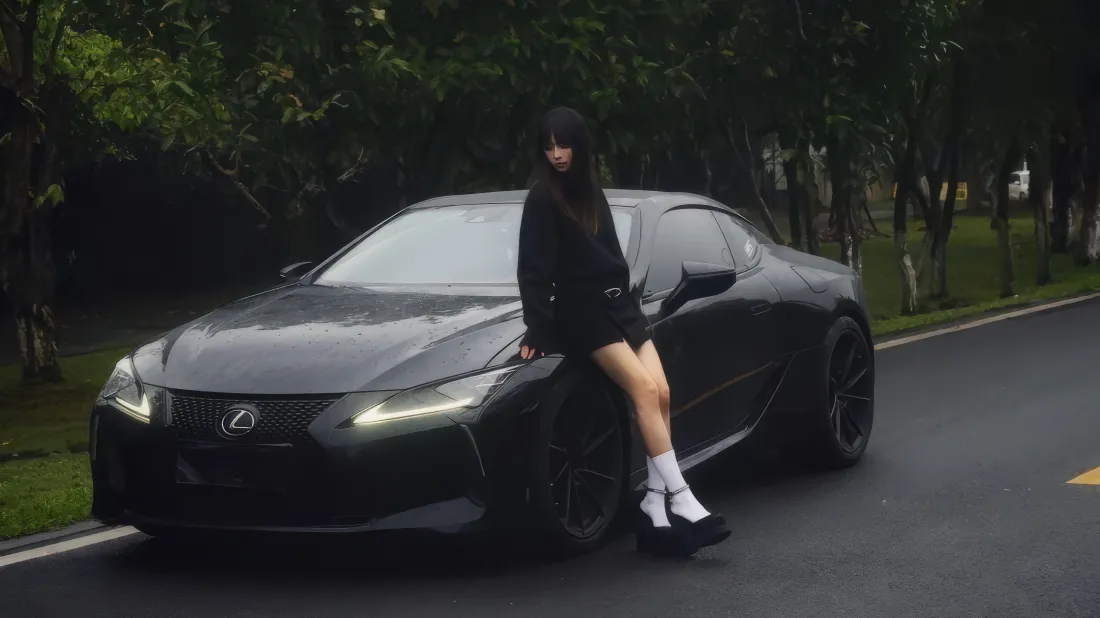 4k黑衣美女壁纸｜黑色跑车背景图片 - 户外道路「哲风壁纸」