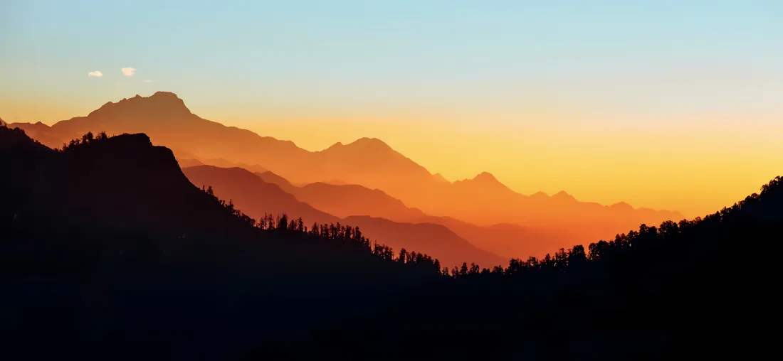 5k黄昏森林山脉壁纸｜自然风景背景 - 日落山峦剪影「哲风壁纸」
