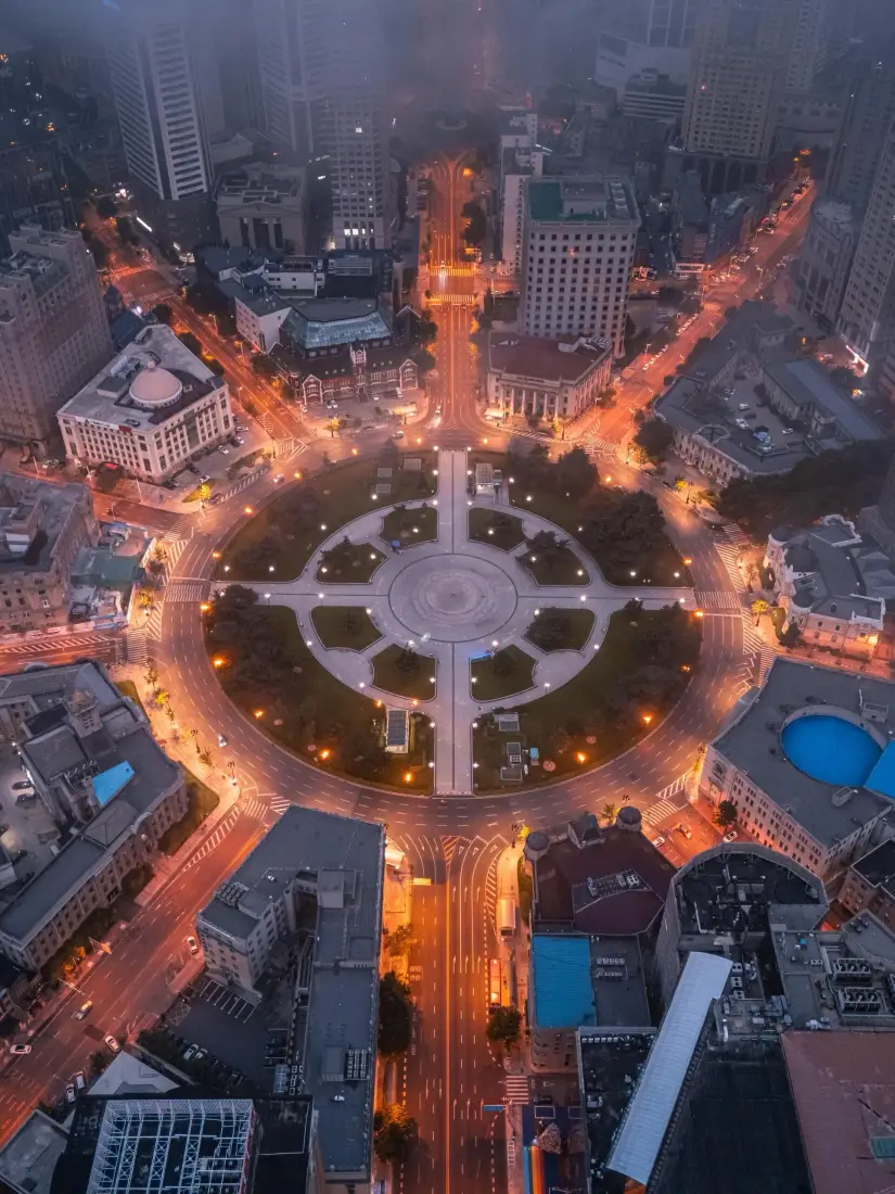 大连夜景手机壁纸｜城市航拍背景图片 - 广场灯光「哲风壁纸」