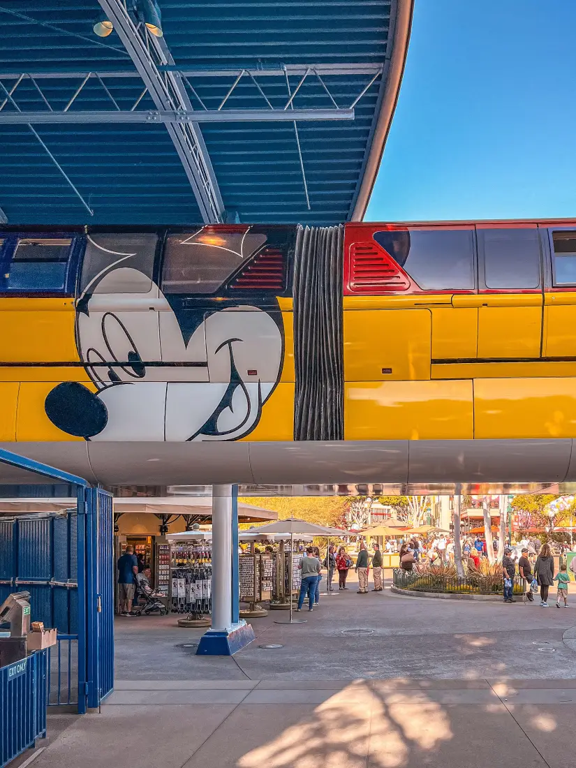 迪士尼列车手机壁纸｜纽约背景图片 - 米老鼠「哲风壁纸」