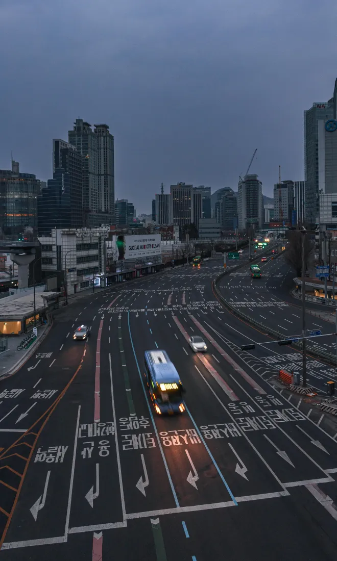 首尔夜景手机壁纸｜城市道路背景图 - 韩国都市风光「哲风壁纸」