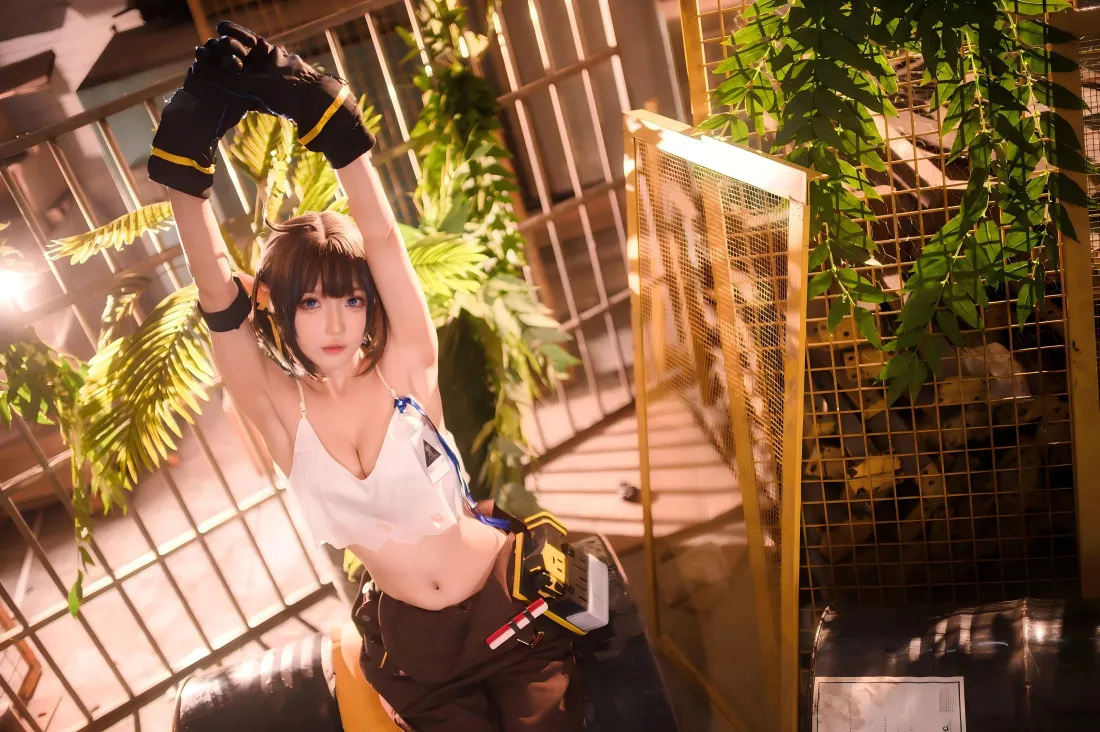 7kcos短发美女壁纸｜植物背景图片 - 游戏角色「哲风壁纸」