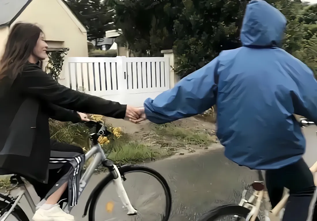 3k情侣牵手骑行壁纸｜户外街道背景图片 - 休闲「哲风壁纸」