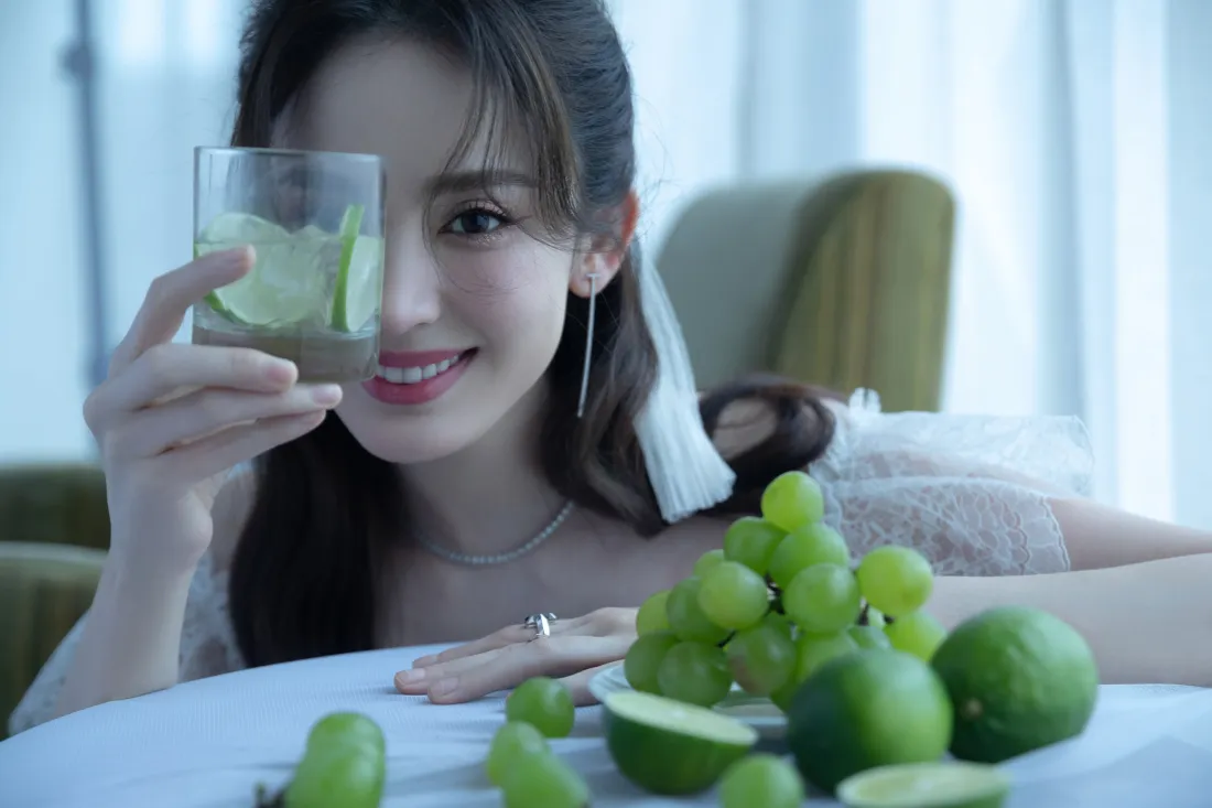 5k古力娜扎壁纸｜青柠葡萄背景图片 - 休闲饮品「哲风壁纸」