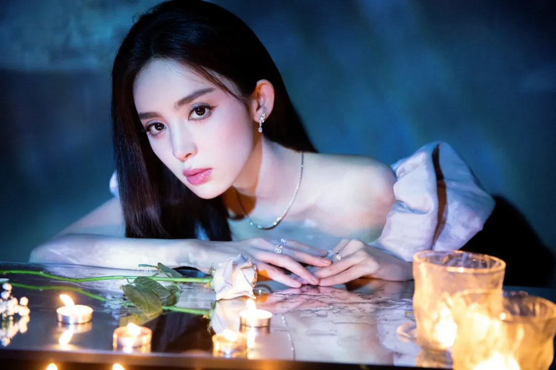 5k古力娜扎壁纸｜夜色背景图 - 蜡烛玫瑰氛围「哲风壁纸」