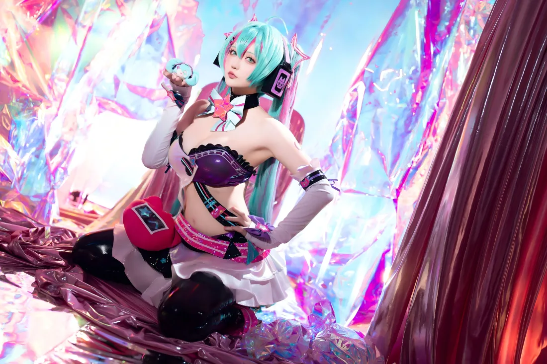4k初音未来cos壁纸｜水晶背景 - 美女cosplay「哲风壁纸」