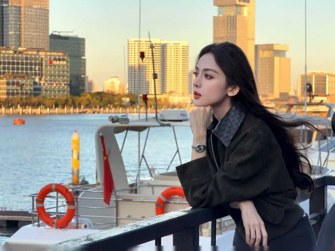 3k古力娜扎壁纸｜江边码头背景图片 - 都市风光「哲风壁纸」