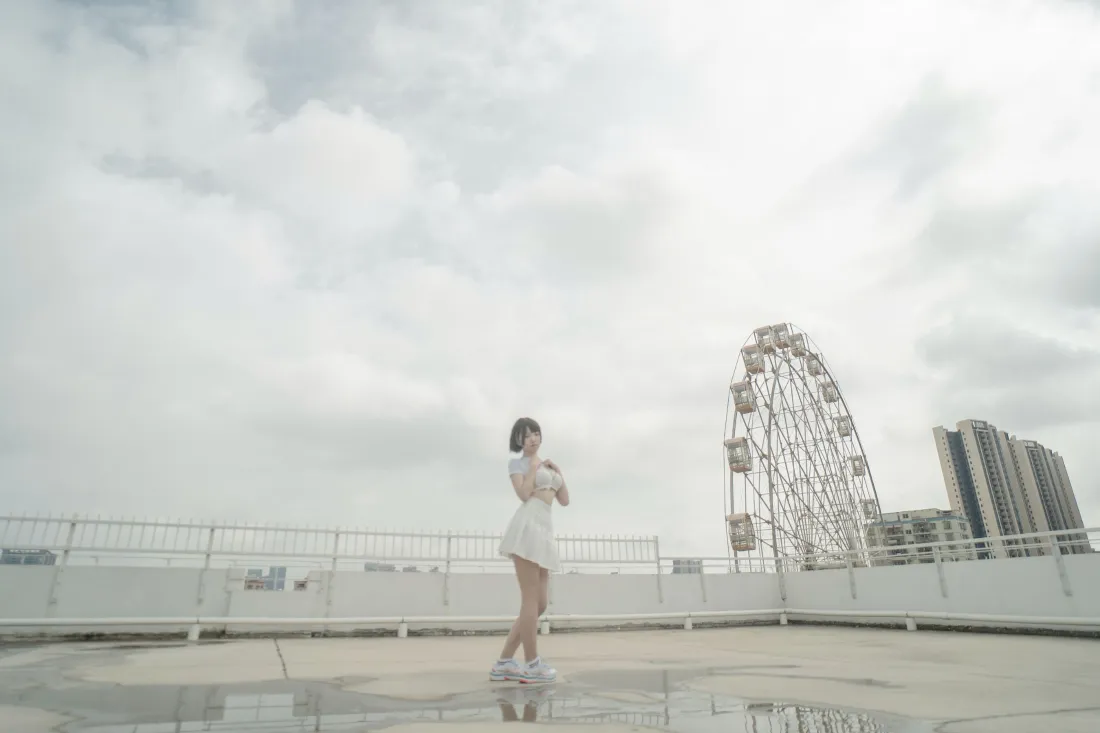 3k女孩天台壁纸｜雨后背景图片 - 摩天轮城市「哲风壁纸」